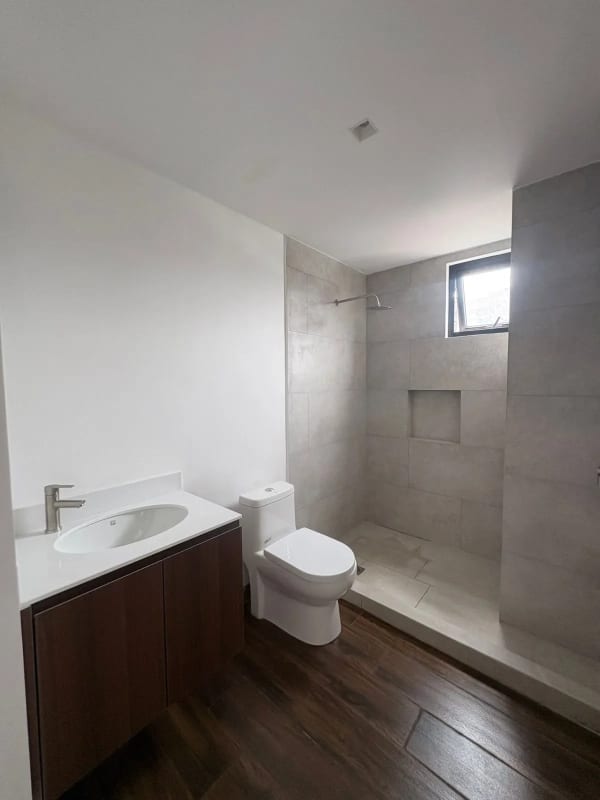 Apartamento en Alquiler / Venta | Edificio Vila Quince | Zona 15 Vista Hermosa 2 | 3 habitaciones · 3 parqueos — Apartamento en Alquiler en Vila Quince, Zona 15, Guatemala, Ciudad — foto 6 de 15
