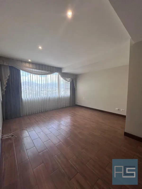 *Amplio apartamento de 2 hab con cuarto de servicio en nivel alto en Renta - Milenia, zona 10* — Apartamento en Alquiler en Milenia, Zona 10, Guatemala, Ciudad — foto 15 de 17