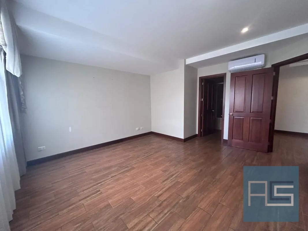 *Amplio apartamento de 2 hab con cuarto de servicio en nivel alto en Renta - Milenia, zona 10* — Apartamento en Alquiler en Milenia, Zona 10, Guatemala, Ciudad — foto 14 de 17