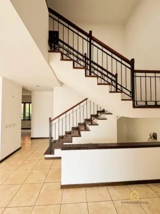 Amplia Casa En Venta $725K Cond. Puerta Grande, Carr.a El Salvador 4 Hab.+Línea Blanca — Casa en Venta en Puerta Grande, Carretera a El Salvador, Guatemala, Ciudad — miniatura 5 de 14