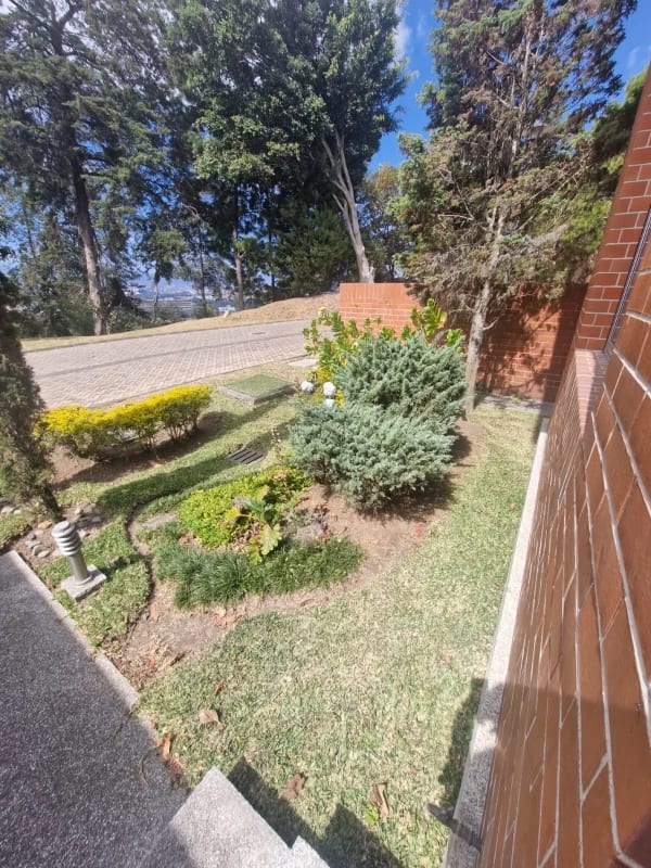 Casa grande en renta, zona 16, La Loma de los Pinos — Casa en Alquiler en Loma de Los Pinos, Zona 16, Guatemala, Ciudad — foto 9 de 10