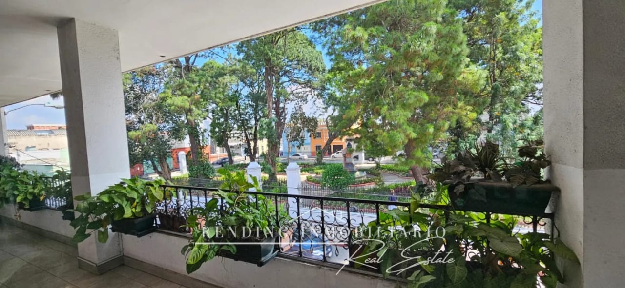 Propiedad comercial en venta zona 1 esquina sobre 9 avenida frente a parque, 3 niveles + 12 parqueos — Edificio en Venta en Zona 1, Guatemala, Ciudad — foto 10 de 13