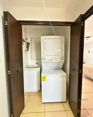 APARTAMENTO EN RENTA ZONA 10 AMUEBLADO — Apartamento en Alquiler en Zona 10, Guatemala, Ciudad — miniatura 5 de 9