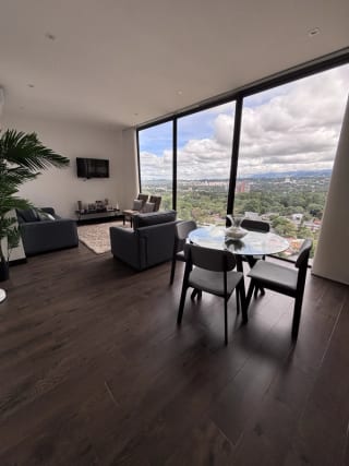 Renta de apartamento amueblado en zona 10. — Apartamento en Alquiler en Diagoseis, Zona 10, Guatemala, Ciudad — miniatura 1 de 5