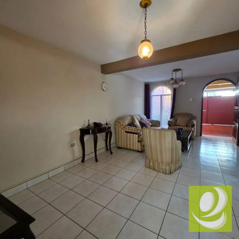 VENDO CASA EN RESIDENCIALES VALLE DEL SOL ZONA 4 MIXCO — Casa en Venta en Zona 4 Mixco, Guatemala, Ciudad — foto 12 de 12