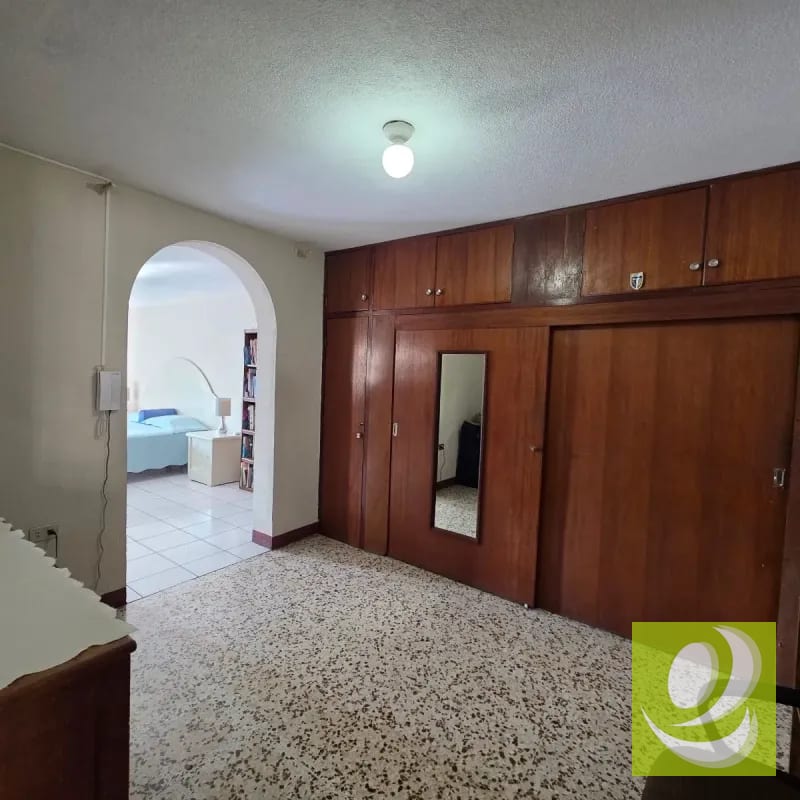 VENDO CASA EN RESIDENCIALES VALLE DEL SOL ZONA 4 MIXCO — Casa en Venta en Zona 4 Mixco, Guatemala, Ciudad — foto 4 de 12