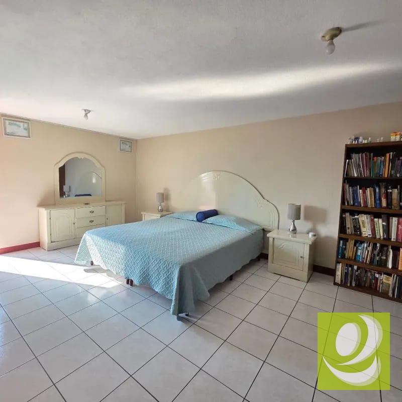 VENDO CASA EN RESIDENCIALES VALLE DEL SOL ZONA 4 MIXCO — Casa en Venta en Zona 4 Mixco, Guatemala, Ciudad — foto 3 de 12