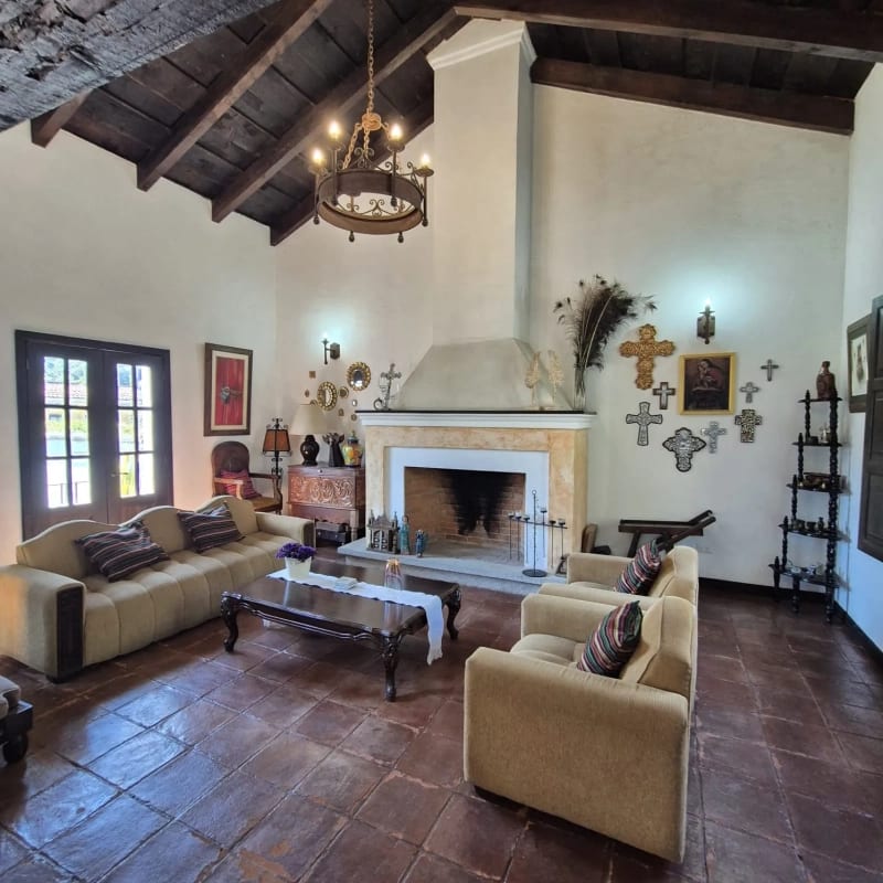 ENCANTADORA PROPIEDAD COLONIAL EN VENTA EN EL CASCO DE LA ANTIGUA GUATEMALA - SECTOR RUINAS DE LA CANDELARIA — Casa en Venta en Antigua, Sacatepéquez — foto 4 de 5