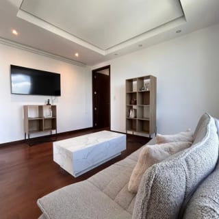 Renta de moderno y amplio apartamento amueblado en zona 10 — Apartamento en Alquiler en Zona 10, Guatemala, Ciudad — miniatura 1 de 7