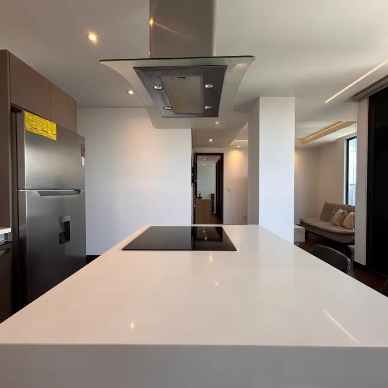 Renta de moderno y amplio apartamento amueblado en zona 10 — Apartamento en Alquiler en Zona 10, Guatemala, Ciudad — foto 3 de 7