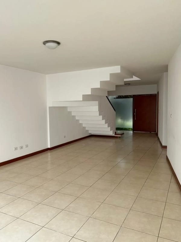 Casa en alquiler Campos de San Isidro zona 16 — Casa en Alquiler en Campos de San Isidro, Zona 16, Guatemala, Ciudad — foto 7 de 8
