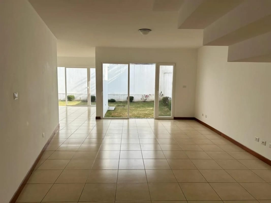 Casa en alquiler Campos de San Isidro zona 16 — Casa en Alquiler en Campos de San Isidro, Zona 16, Guatemala, Ciudad — foto 6 de 8