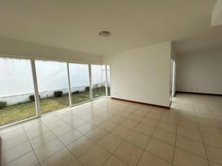 Casa en alquiler Campos de San Isidro zona 16 — Casa en Alquiler en Campos de San Isidro, Zona 16, Guatemala, Ciudad — miniatura 3 de 8
