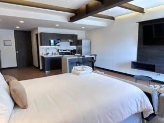 APARTAMENTO EN ALQUILER TIPO EFFICIENCY EN ZONA 10 NIVEL ALTO — Apartamento en Alquiler en Zona 10, Guatemala, Ciudad — miniatura 1 de 8