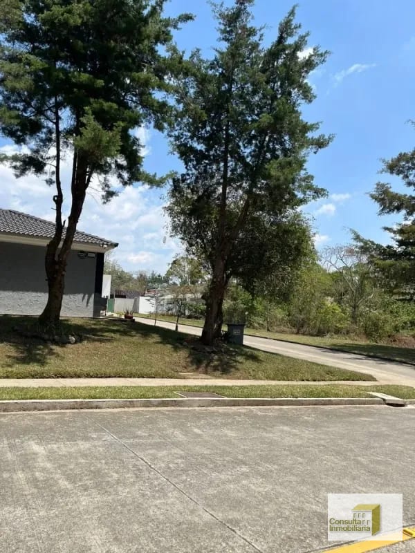 Casa y Campo/ terreno en venta/ 2411v2 — Terreno en Venta en Carretera a El Salvador, Guatemala, Ciudad — foto 2 de 4
