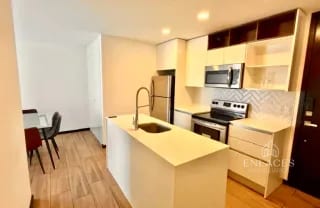 Zona 15 VH1 • Apartamento Amueblado en Renta • Edificio Cassia — Apartamento en Alquiler en Cassia, Zona 15, Guatemala, Ciudad — miniatura 1 de 12