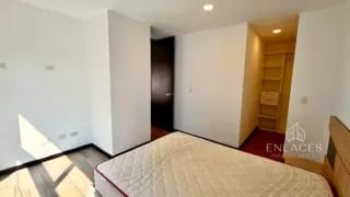 Zona 15 VH1 • Apartamento Amueblado en Renta • Edificio Cassia — Apartamento en Alquiler en Cassia, Zona 15, Guatemala, Ciudad — miniatura 2 de 12