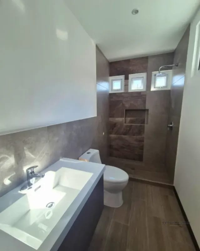 CASA EN VENTA EN ZONA 16 PARA ESTRENAR — Casa en Venta en Hacienda Real, Zona 16, Guatemala, Ciudad — foto 3 de 11