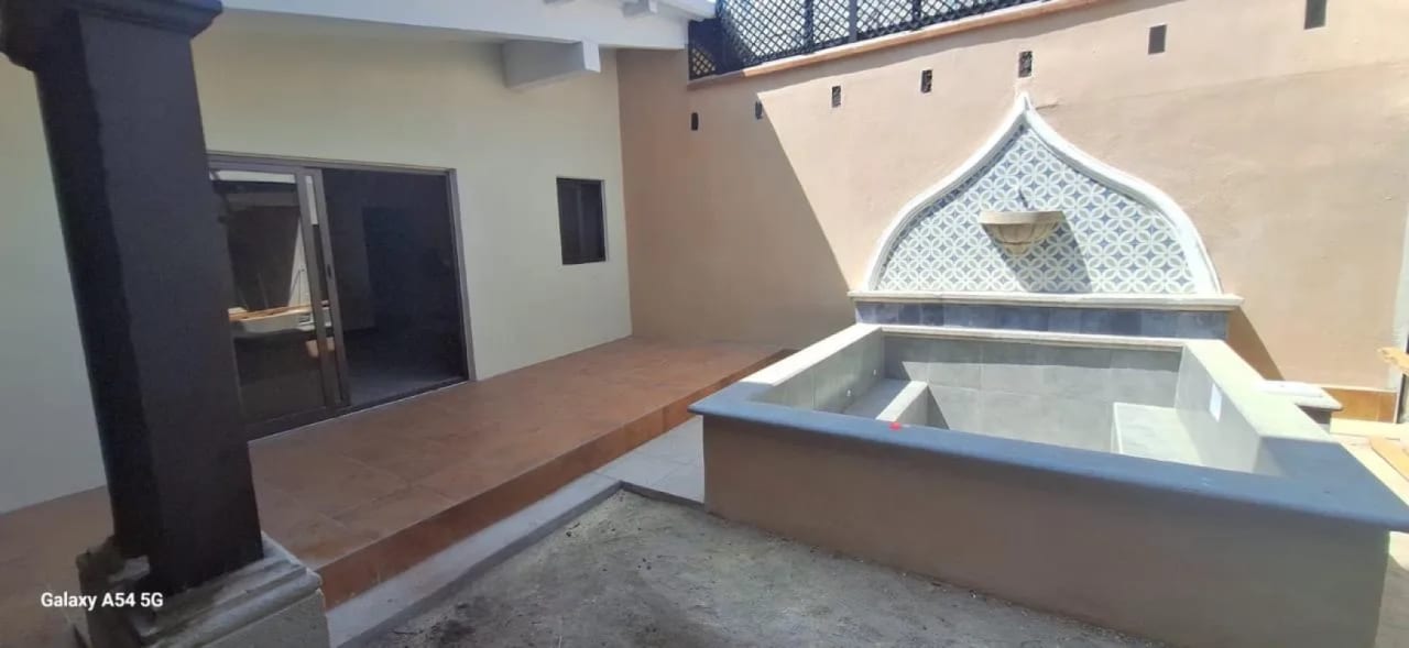 PRECIOSA CASA A LA VENTA A POCOS PASOS DEL NUEVO CENTRO COMERCIAL TELARES — Casa en Venta en Antigua, Sacatepéquez — foto 2 de 5