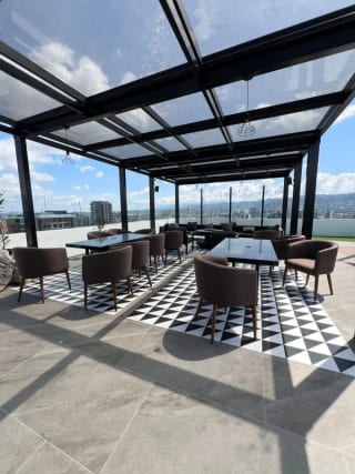 Apartamento para estrenar en alquiler, Edificio Atarah, zona 10 — Apartamento en Alquiler en Atarah, Zona 10, Guatemala, Ciudad — miniatura 2 de 16
