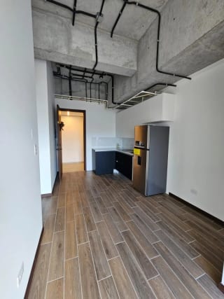 APARTAMENTO EN RENTA ZONA 4 $850.00 EDIFICIO SÉPTIMO — Apartamento en Alquiler en Zona 4, Guatemala, Ciudad — miniatura 1 de 12