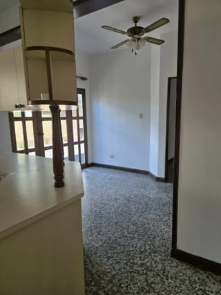 CASA EN ALQUILER EN CIUDAD SAN CRISTÓBAL SECTOR A3  PARA COMERCIO O EMPRESA — Casa en Alquiler en Zona 8 Mixco, Guatemala, Ciudad — miniatura 10 de 15