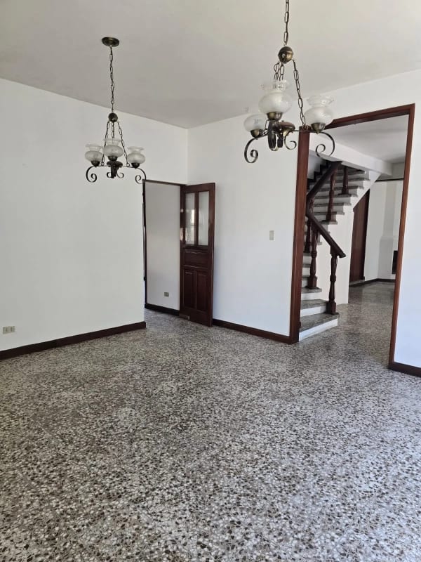 CASA EN ALQUILER EN CIUDAD SAN CRISTÓBAL SECTOR A3  PARA COMERCIO O EMPRESA — Casa en Alquiler en Zona 8 Mixco, Guatemala, Ciudad — foto 9 de 15