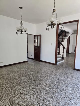 CASA EN ALQUILER EN CIUDAD SAN CRISTÓBAL SECTOR A3  PARA COMERCIO O EMPRESA — Casa en Alquiler en Zona 8 Mixco, Guatemala, Ciudad — miniatura 9 de 15