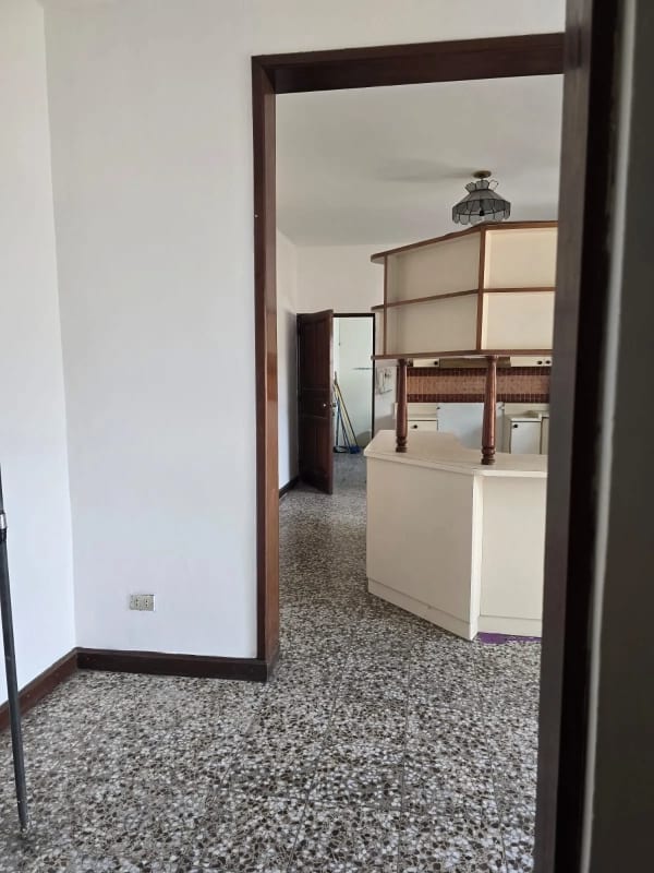 CASA EN ALQUILER EN CIUDAD SAN CRISTÓBAL SECTOR A3  PARA COMERCIO O EMPRESA — Casa en Alquiler en Zona 8 Mixco, Guatemala, Ciudad — foto 3 de 15