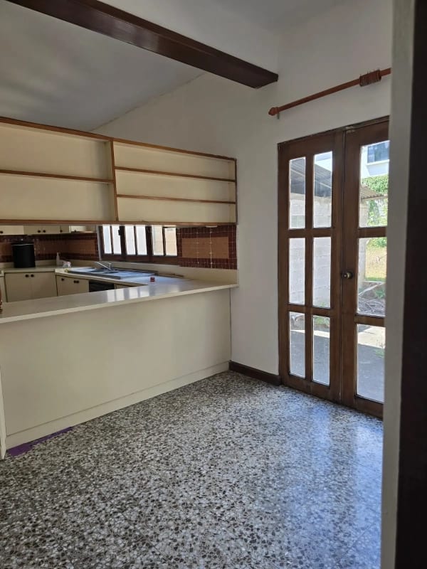 CASA EN ALQUILER EN CIUDAD SAN CRISTÓBAL SECTOR A3  PARA COMERCIO O EMPRESA — Casa en Alquiler en Zona 8 Mixco, Guatemala, Ciudad — foto 2 de 15