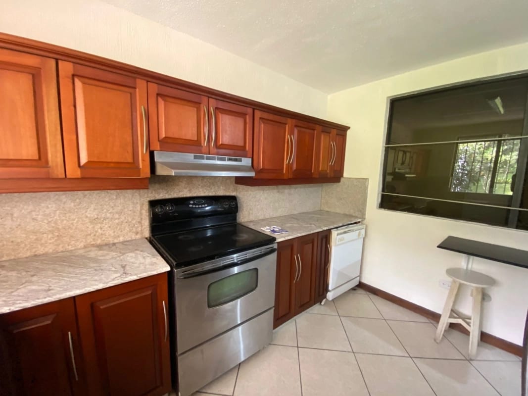 CASA EN VENTA RESIDENCIAL VIZCAYA KM. 16 CARRETERA A EL SALVADOR — Casa en Venta en Carretera a El Salvador, Guatemala, Ciudad — foto 4 de 10