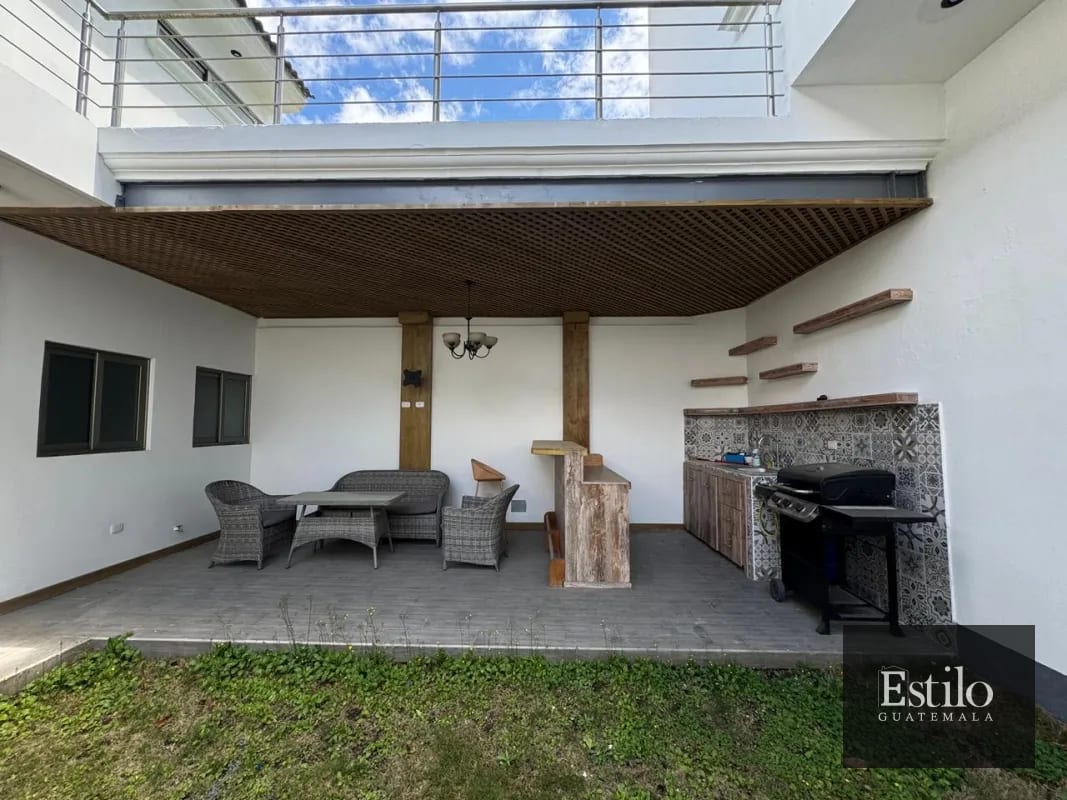 CASA CON JARDIN EN VENTA, TERRAVISTA. — Casa en Venta en Terravista, Carretera a El Salvador, Guatemala, Ciudad — foto 8 de 12
