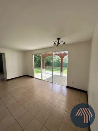 ALQUILER DE AMPLIA CASA - CASA & CAMPO, KM. 23.5 CES — Casa en Alquiler en Carretera a El Salvador, Guatemala, Ciudad — miniatura 7 de 15