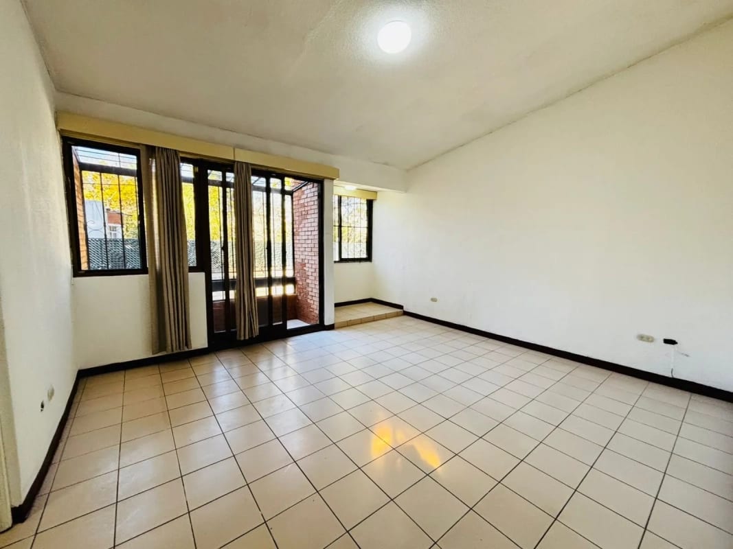 Linda Casa con jardín en Venta en Km. 27 CAES — Casa en Venta en Carretera a El Salvador, Guatemala, Ciudad — foto 5 de 16