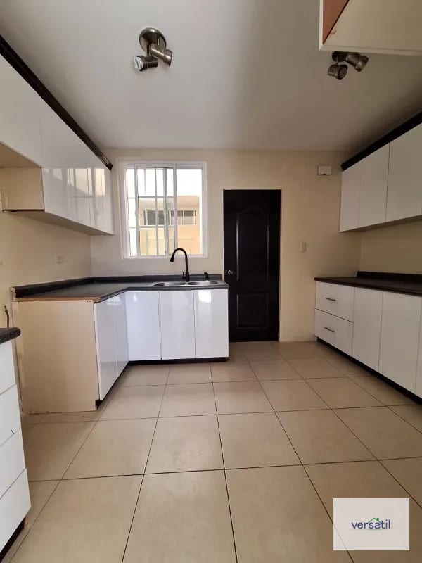 Vendo casa en Los MANANTIALES — Casa en Venta en Los Manantiales, Carretera a El Salvador, Guatemala, Ciudad — foto 10 de 16