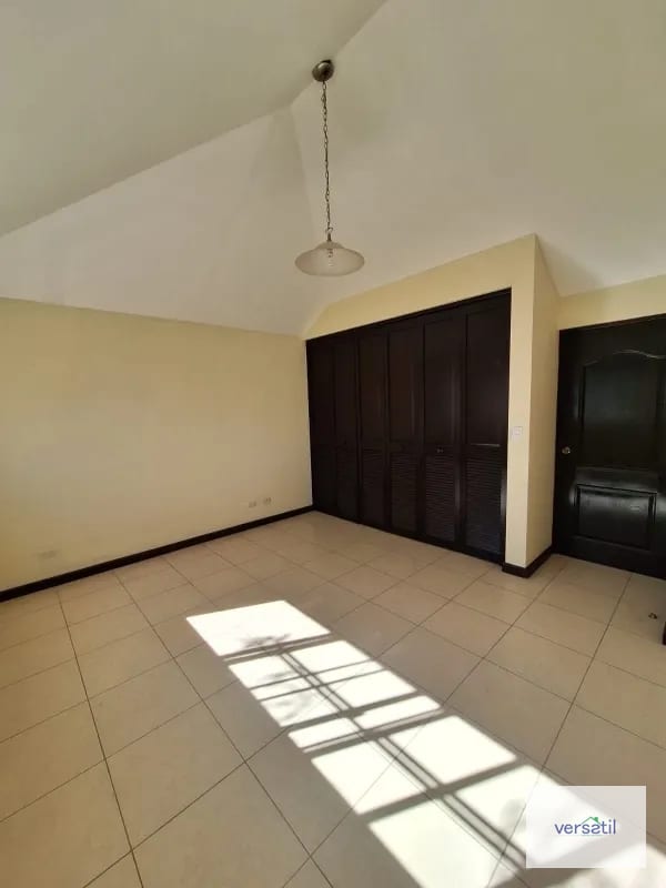 Vendo casa en Los MANANTIALES — Casa en Venta en Los Manantiales, Carretera a El Salvador, Guatemala, Ciudad — foto 6 de 16