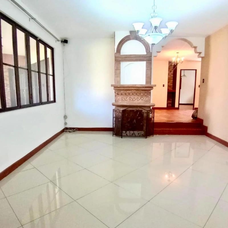 CASA  EN VENTA ESTILO COLONIAL - FUERA DE GARITA - SOBRE 20 CALLE ZONA 10 — Casa en Venta en Zona 10, Guatemala, Ciudad — foto 11 de 12
