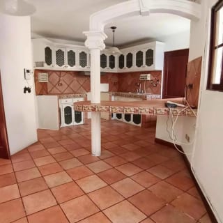 CASA  EN VENTA ESTILO COLONIAL - FUERA DE GARITA - SOBRE 20 CALLE ZONA 10 — Casa en Venta en Zona 10, Guatemala, Ciudad — miniatura 9 de 12