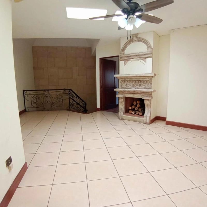 CASA  EN VENTA ESTILO COLONIAL - FUERA DE GARITA - SOBRE 20 CALLE ZONA 10 — Casa en Venta en Zona 10, Guatemala, Ciudad — foto 7 de 12