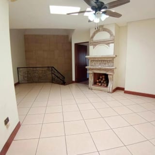 CASA  EN VENTA ESTILO COLONIAL - FUERA DE GARITA - SOBRE 20 CALLE ZONA 10 — Casa en Venta en Zona 10, Guatemala, Ciudad — miniatura 7 de 12
