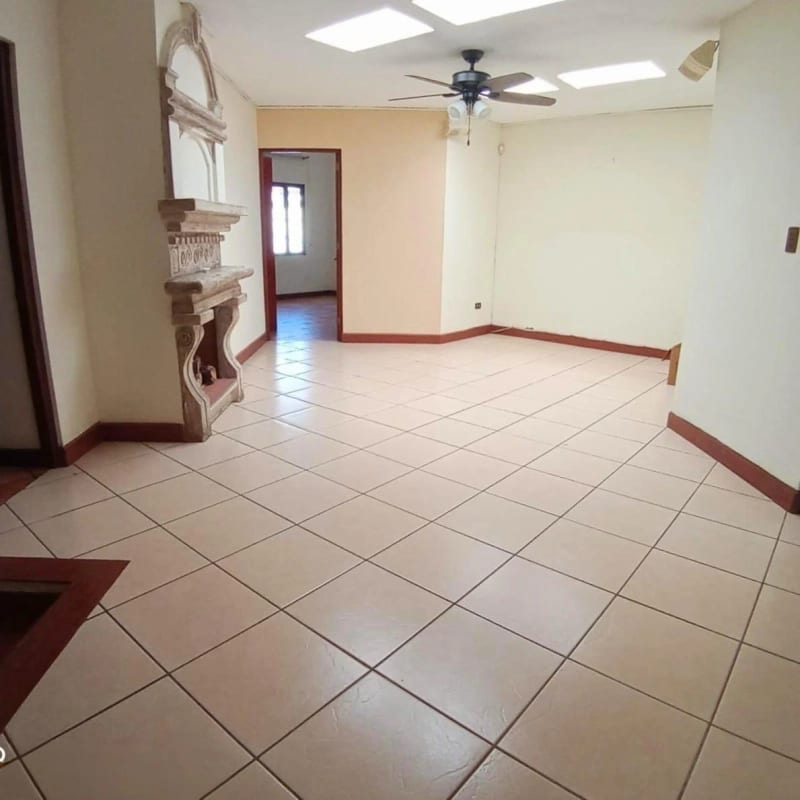 CASA  EN VENTA ESTILO COLONIAL - FUERA DE GARITA - SOBRE 20 CALLE ZONA 10 — Casa en Venta en Zona 10, Guatemala, Ciudad — foto 6 de 12