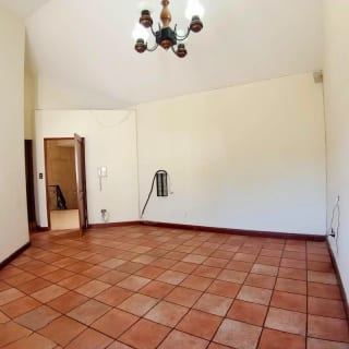 CASA  EN VENTA ESTILO COLONIAL - FUERA DE GARITA - SOBRE 20 CALLE ZONA 10 — Casa en Venta en Zona 10, Guatemala, Ciudad — miniatura 5 de 12