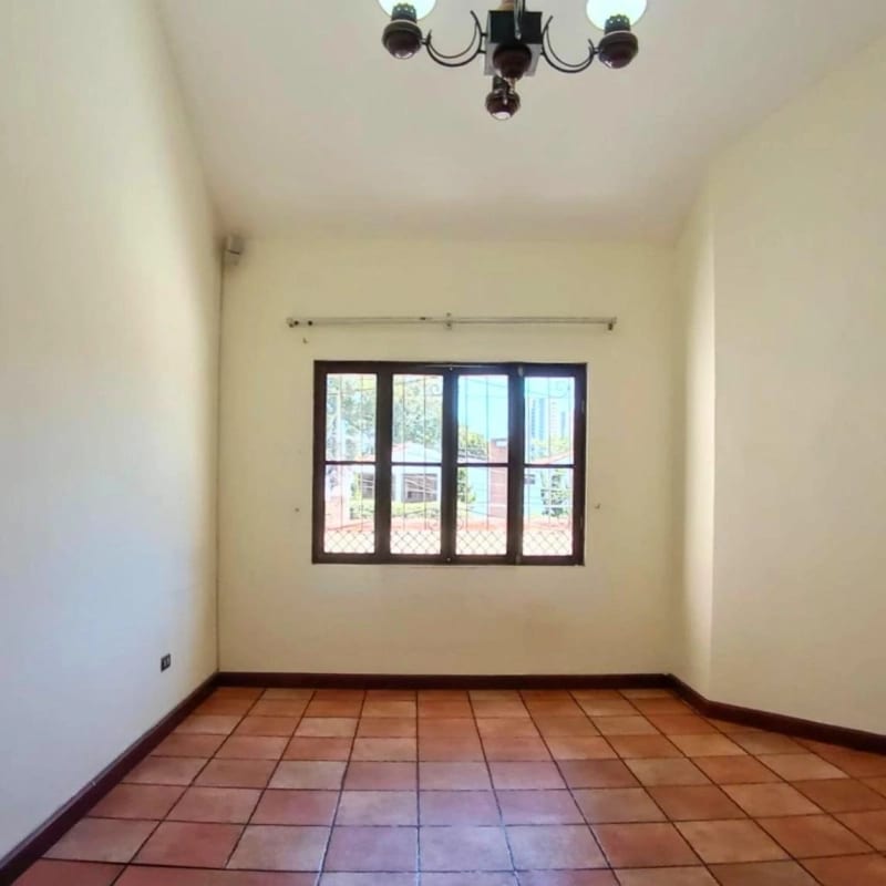 CASA  EN VENTA ESTILO COLONIAL - FUERA DE GARITA - SOBRE 20 CALLE ZONA 10 — Casa en Venta en Zona 10, Guatemala, Ciudad — foto 3 de 12