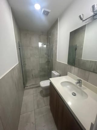Se Vende Apto. en Zona 10. Excelente Ubicación. — Apartamento en Venta en Zona 10, Guatemala, Ciudad — miniatura 3 de 16