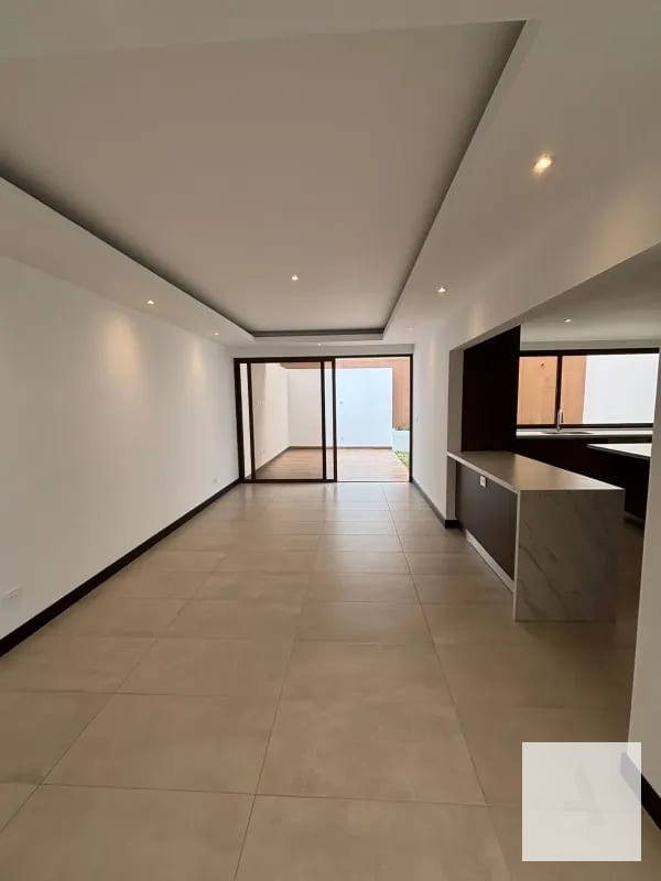 Casa nueva de lujo en venta | Lomas de San Isidro, zona 16 — Casa en Venta en Lomas de San Isidro, Zona 16, Guatemala, Ciudad — foto 11 de 15