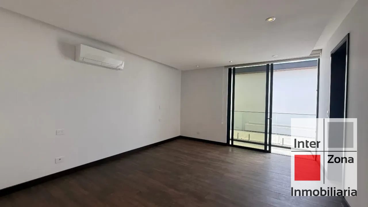 Casa en Molié, con elevador privado+panel solar. US$3,499 Junio 2026 — Casa en Alquiler en Zona 10, Guatemala, Ciudad — foto 10 de 16