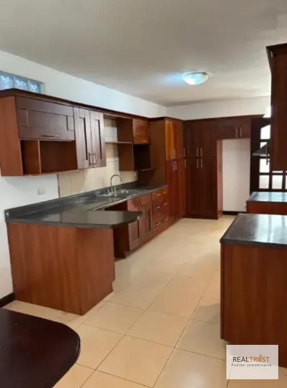 Hermosa casa grande en Residencial Los Diamantes — Casa en Venta en Los Diamantes, Carretera a El Salvador, Guatemala, Ciudad — foto 16 de 17