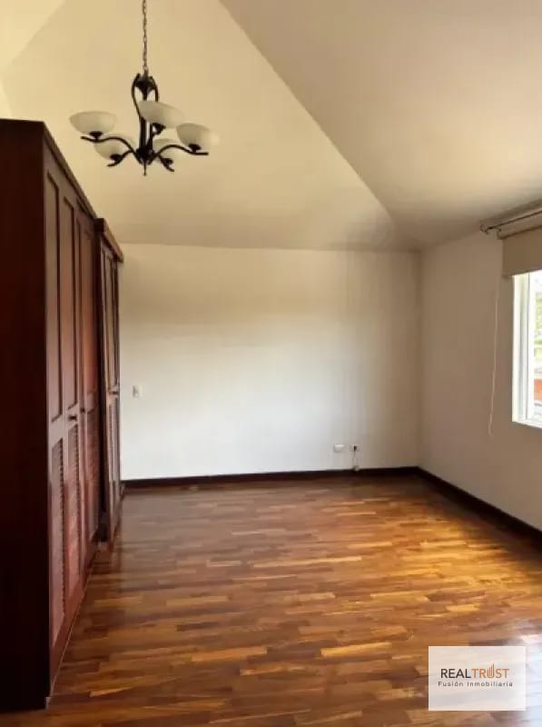 Hermosa casa grande en Residencial Los Diamantes — Casa en Venta en Los Diamantes, Carretera a El Salvador, Guatemala, Ciudad — foto 9 de 17