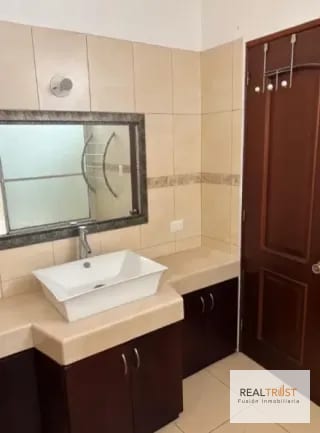 Hermosa casa grande en Residencial Los Diamantes — Casa en Venta en Los Diamantes, Carretera a El Salvador, Guatemala, Ciudad — miniatura 7 de 17