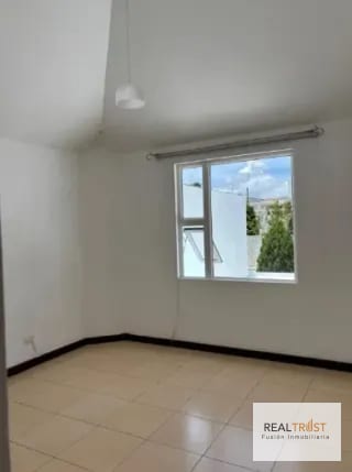 Hermosa casa grande en Residencial Los Diamantes — Casa en Venta en Los Diamantes, Carretera a El Salvador, Guatemala, Ciudad — miniatura 5 de 17